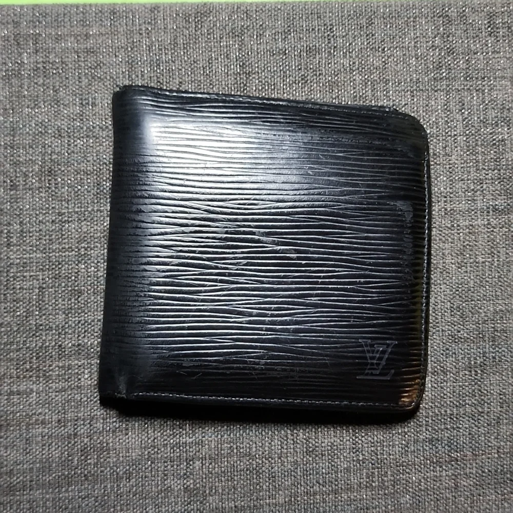 Louis Vuitton Mens Black Epi leather "Marco" wallet 100%AUTHENTIC - Picture 1 of 6